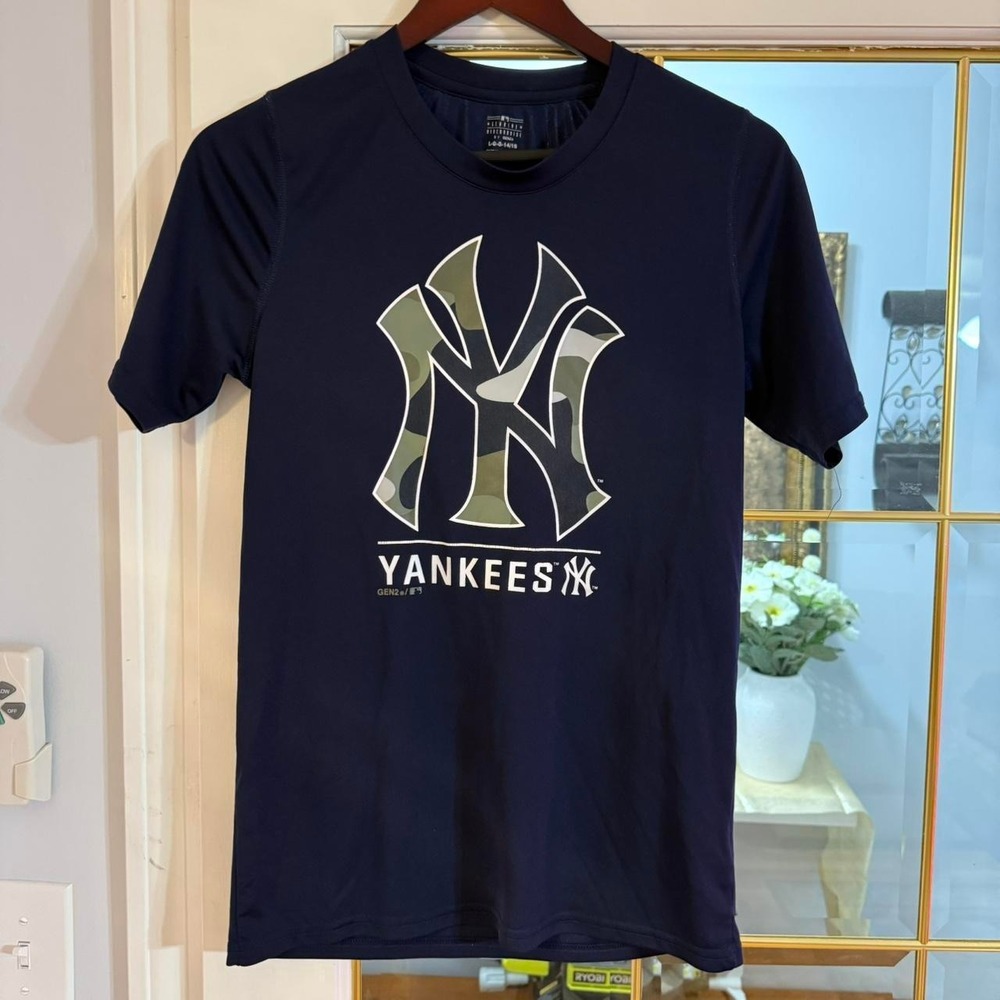 NY Yankees Camo Tee | Navy T-Shirt | Women's Size L